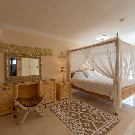 Private Luxury With Jacuzzi, Beach Bar, Pool 아데제