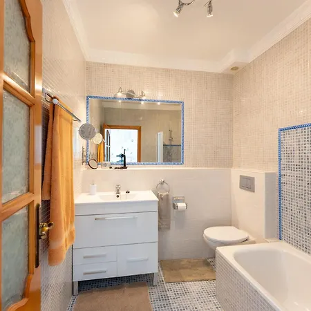Private Luxury With Jacuzzi, Beach Bar, Pool 아데제